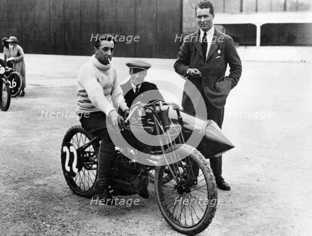 DH Davidson on a Flat Twin Harley-Davidson, Brooklands, Surrey, 1920. Artist: Unknown