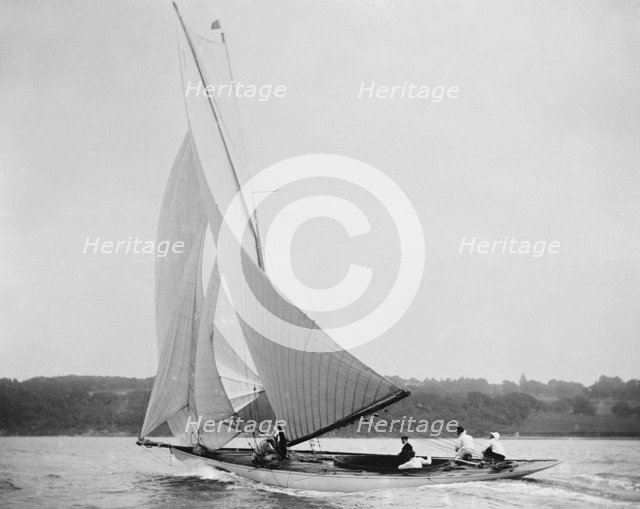 The 36 ft 'Edie II' running downwind. Creator: Kirk & Sons of Cowes.