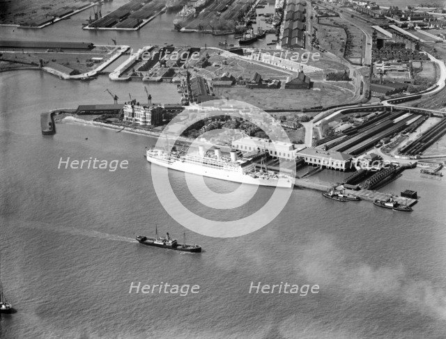 Landing stage, Tilbury, Essex, 1934. Artist: Aerofilms.
