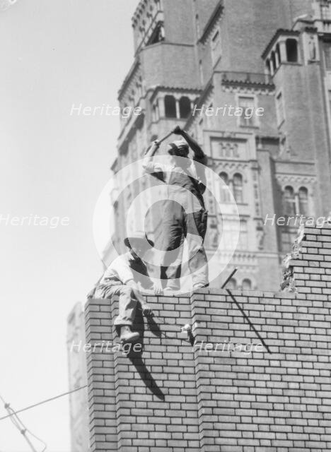 New York City views, between 1927 and 1938. Creator: Arnold Genthe.