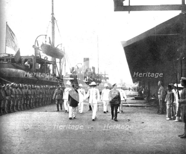 'Pour venir combattre sur le front de France; Le 16 mars, a Singapour: revue du...', 1916 (1924) Creator: Unknown.