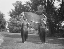 Wanger, Beatrice, Miss, and Miss Solveig Hornbeck, 1921 June 21. Creator: Arnold Genthe.