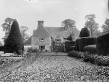 An old house in the village, Kingston Lisle, Oxfordshire, c1860-c1922. Artist: Henry Taunt