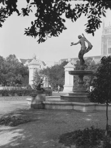 [Statues at the St. Charles Avenue entrance to Audubon Park, New Orleans, Louisiana],c1920-1926. Creator: Arnold Genthe.