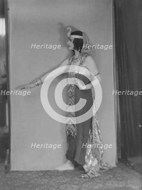 Nesbit, Cathleen, Miss, portrait photograph, not before 1916. Creator: Arnold Genthe.
