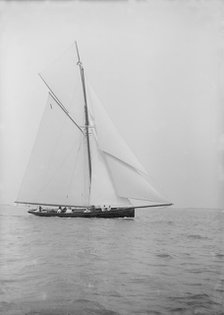 The gaff rigged cutter 'Bloodhound' sailing close-hauled, 1913. Creator: Kirk & Sons of Cowes.