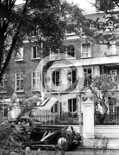 18 Cheyne Walk, London, c1955.  Creator: Arthur Charles Kirby Ware.