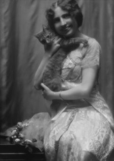 Hinckley, Arthur, Mrs., with Buzzer the cat, portrait photograph, 1913. Creator: Arnold Genthe.