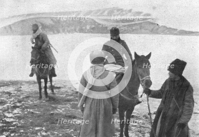 'Sur la route de Trebizonde; L'interrogatoire d'officier turc prisonnier qui, les..., 1916 (1924) Creator: Unknown.