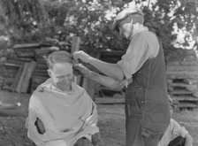 Bean pickers barbering each other, near West Staten, Marion County, Oregon, 1939. Creator: Dorothea Lange.