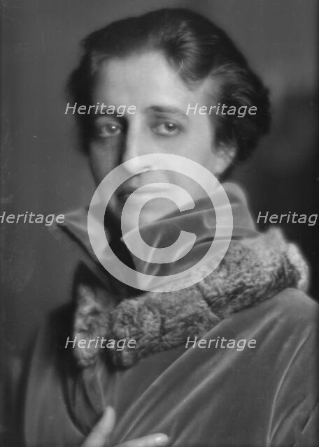Felsenheld, Miss, portrait photograph, not before 1914 Oct. 23. Creator: Arnold Genthe.