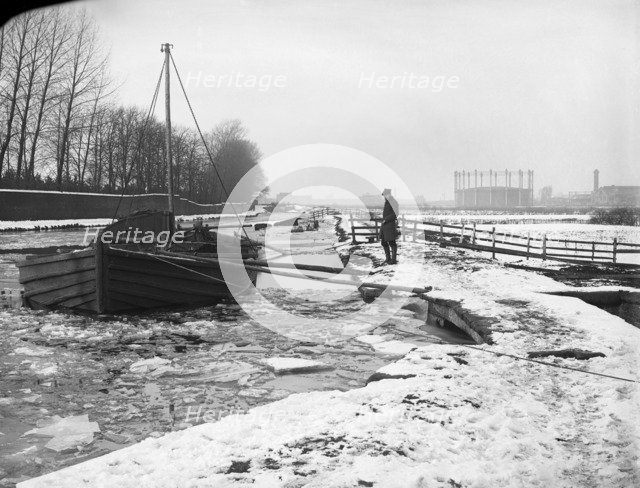 Grand Union Canal frozen in winter, Hounslow, London, 1885-1900. Artist: Unknown.