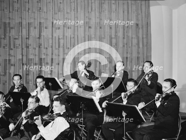 Glenn Miller Orchestra(?), New York, N.Y.(?), 1938. Creator: William Paul Gottlieb.