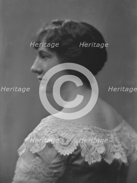 Fiefield, S., Mrs., portrait photograph, 1916. Creator: Arnold Genthe.