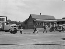 Single itinerant men on way to railroad yard, near Toppenish, Yakima Valley, Washington, 1939. Creator: Dorothea Lange.