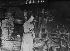 Woman blacksmith, Eng. [i.e. England], between c1915 and 1917. Creator: Bain News Service.