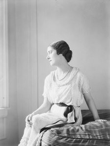Norman, D., Mrs., portrait photograph, 1925 July 22. Creator: Arnold Genthe.