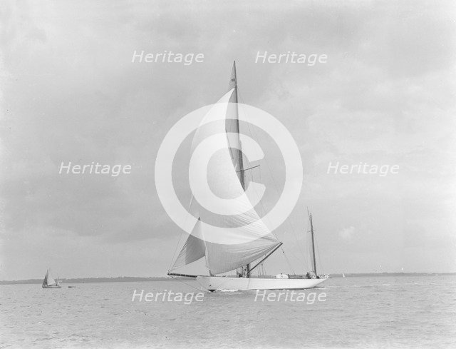 The yawl 'Sumurun' running downwind with spinnaker, 1922. Creator: Kirk & Sons of Cowes.