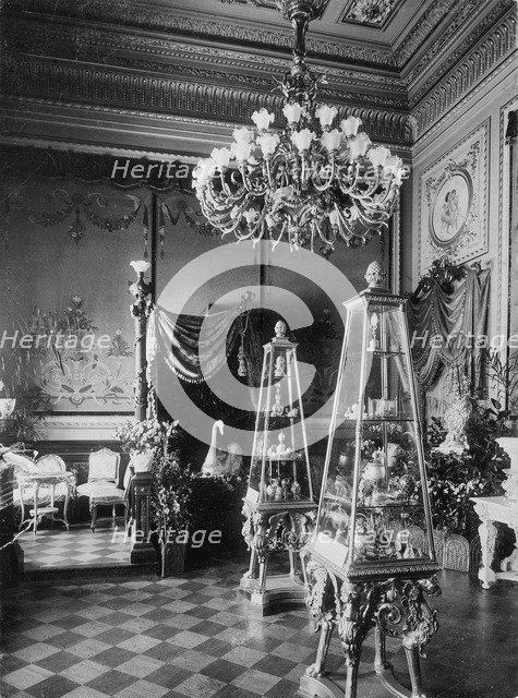 The Exhibition of the Fabergé House, 1902. Artist: Bulla, Karl Karlovich (1853-1929)