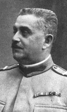 'L'entrée de l'armee Roumaine en Transylvanie; Le general Iliescu, chef d'etat-major gen..., 1916. Creator: Julietta.