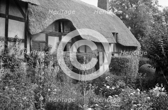 Anne Hathaway's cottage at Shottery, Warwickshire, c1945-c1965. Artist: SW Rawlings