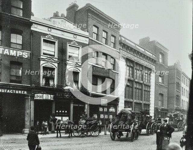 Carts outside the Sundial public house, Goswell Road, London, 1900. Artist: Unknown.