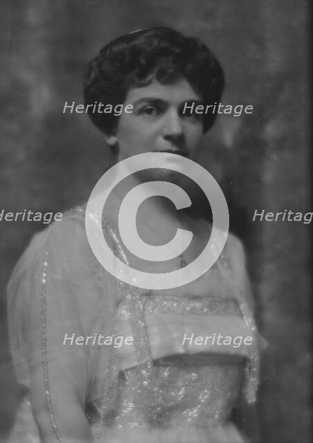 Heineman, Belle, Miss, portrait photograph, 1914 Apr. 2. Creator: Arnold Genthe.