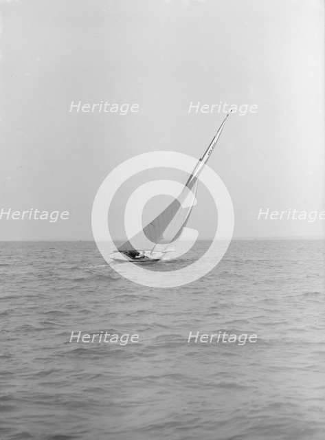 The 6 Metre class 'Nurdug III' sailing upwind, 1913. Creator: Kirk & Sons of Cowes.