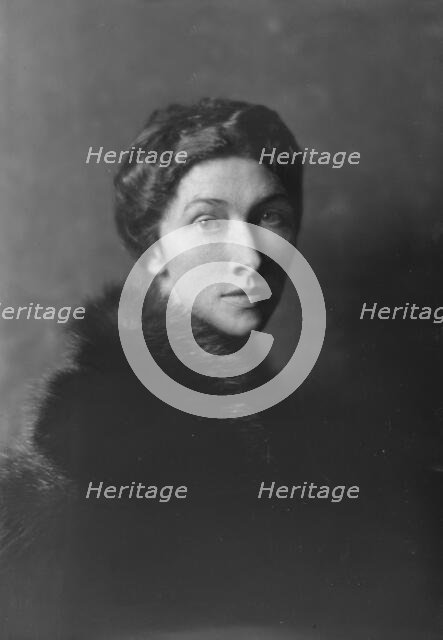 Mrs. Bissell, portrait photograph, 1917 Dec. 15. Creator: Arnold Genthe.