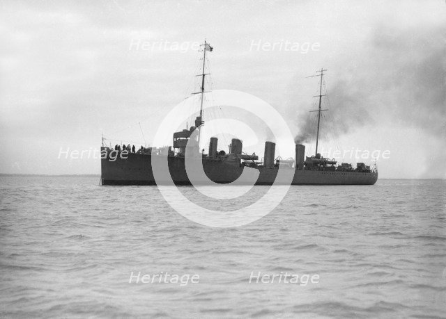The Chilean Destroyer 'Almirante Lynch' under way, 1914. Creator: Kirk & Sons of Cowes.