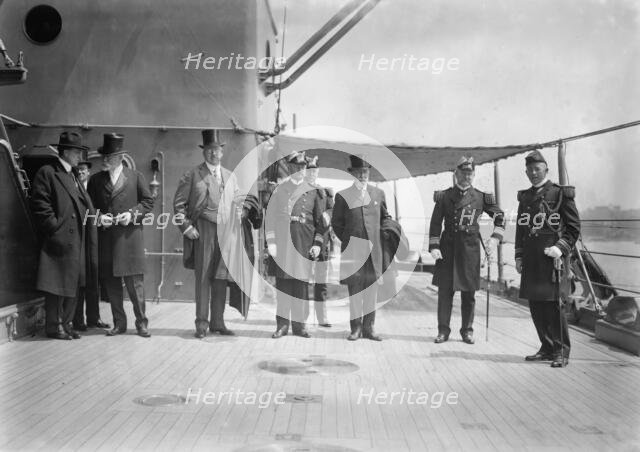 MAINE Mon't comm'ee [Monument Committee] on WYOMING, W.R. Hears[t], J.W. Keller..., 1913. Creator: Bain News Service.