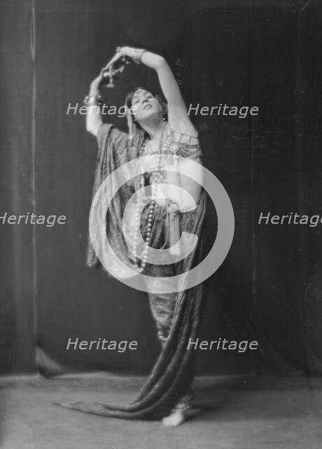 Fontaine, Miss, 1917 May 23. Creator: Arnold Genthe.