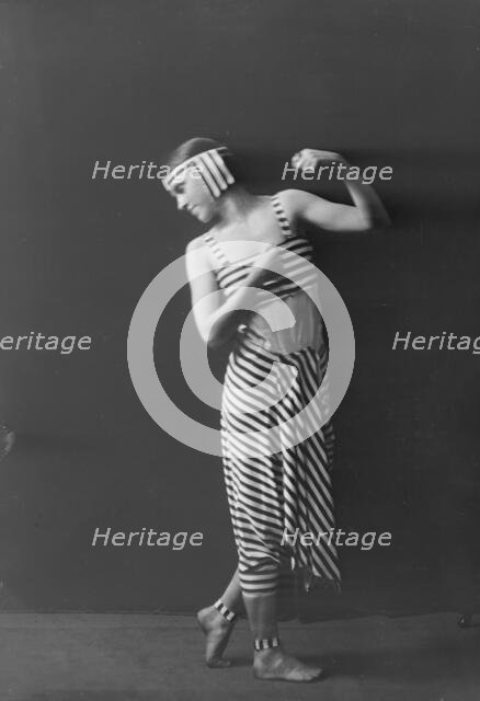 Miss Gardner, portrait photograph, 1918 Nov. 17. Creator: Arnold Genthe.