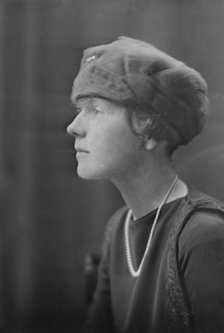 Mrs. W.S. Godfrey, portrait photograph, 1918 Aug. 6. Creator: Arnold Genthe.