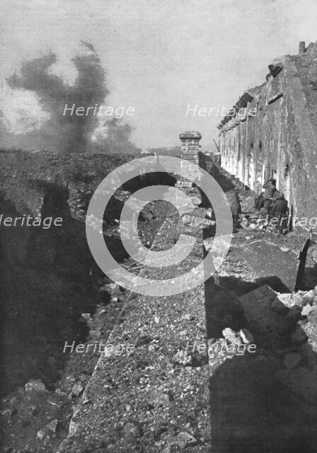 ''Les fosses tragiques du fort de Vaux', 1916. Creator: Unknown.