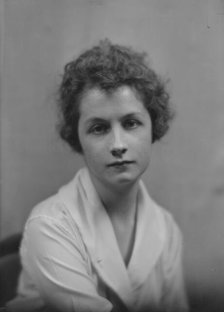 Williams, Miss, portrait photograph, 1917 Apr. 14. Creator: Arnold Genthe.