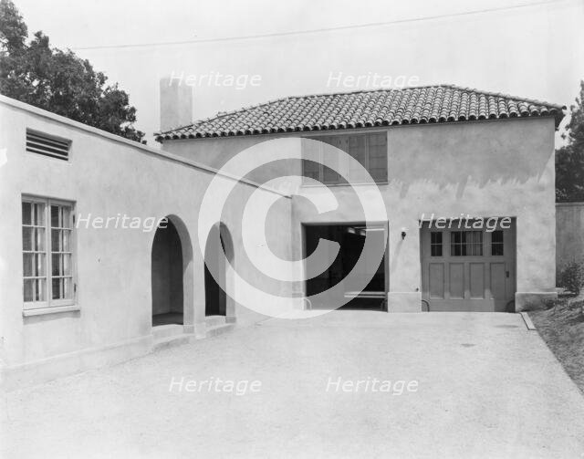 "Mi Suen~o," Herbert Coppell house, 1245 South Grand Avenue, Pasadena, California, 1917. Creator: Frances Benjamin Johnston.