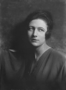 Mme. Turbau, portrait photograph, 1918 Feb. 14. Creator: Arnold Genthe.