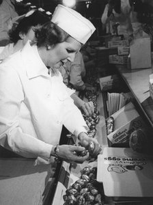 Margaret Thatcher visiting the Cadbury's factory, Birmingham, 20th April 1979.  Artist: Unknown.