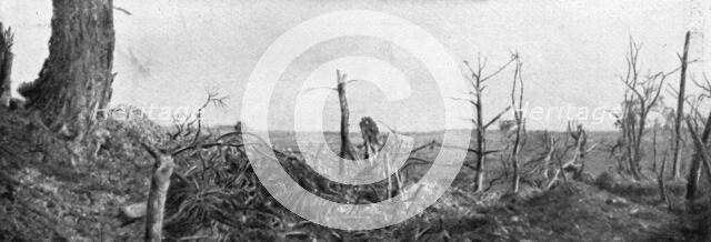 ''A Perthes-les Hurlus; La campagne, aux abords du bourg', 1915. Creator: Unknown.