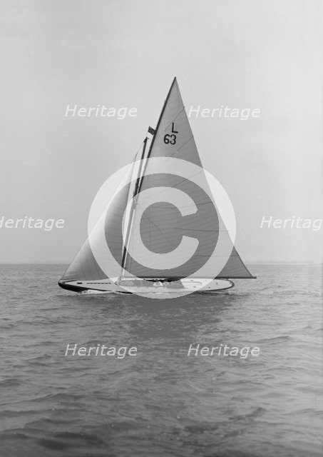 The 6 Metre sailing yacht 'Neerlandia VI' (L63), 1913. Creator: Kirk & Sons of Cowes.
