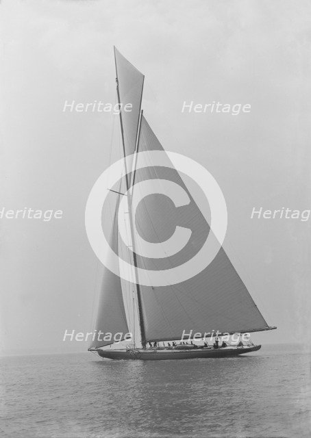 The towering 10,450 sq ft sail area of 'Shamrock IV', 1914. Creator: Kirk & Sons of Cowes.