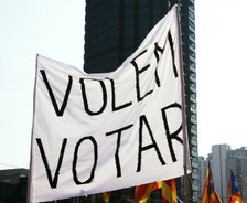 Banner: "Volem votar" (We want to vote), National Day of Catalonia, Barcelona, 11-09-2014.  Creator: LTL.