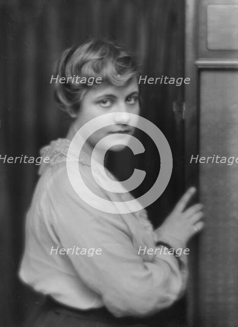 Perkins, Helen J., Miss, portrait photograph, 1914 Apr. 18. Creator: Arnold Genthe.