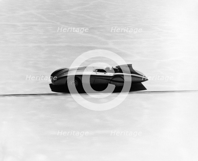 Donald Healey's Austin Healey attempting a Land Speed Record, 1953. Artist: Unknown