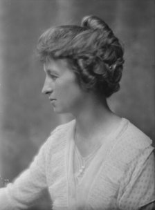 Mattison, N.D., Mrs., portrait photograph, 1914. Creator: Arnold Genthe.