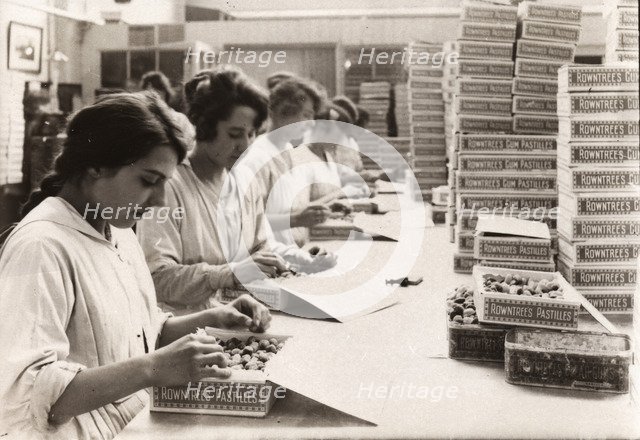 Packing Rowntree's Fruit Pastilles, York, 1920. Artist: Unknown