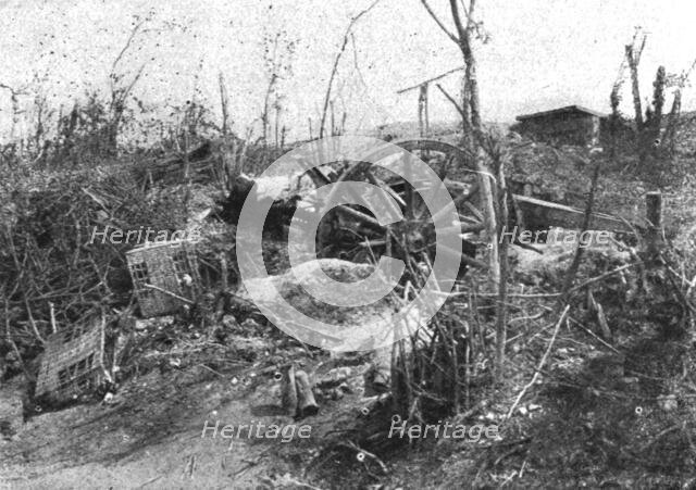 'Derriere la bataille, au Sud de la Somme: avant, pendant et apres une attaque..', 1916. Creator: Unknown.