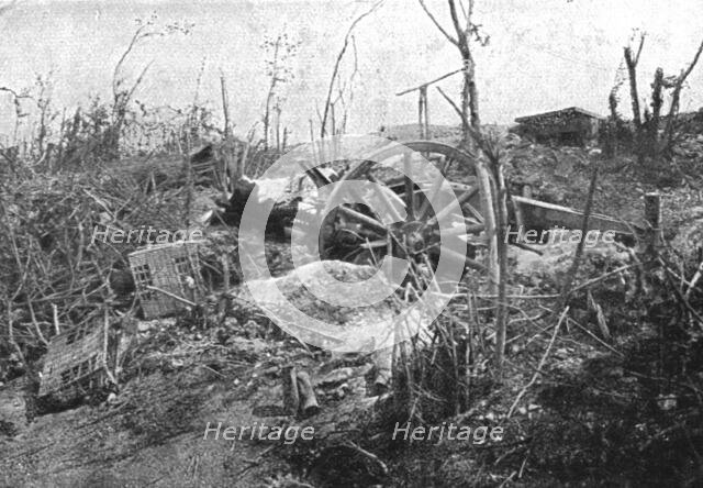 'Les Peripeties d'une Attaque; Une piece allemande de 77, demontee par notre..., 1916 (1924) Creator: Unknown.