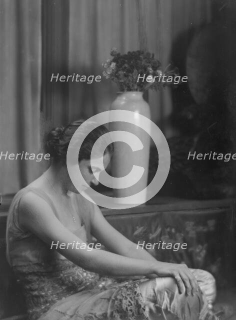 Gillican, Lucile, Miss, portrait photograph, 1915. Creator: Arnold Genthe.